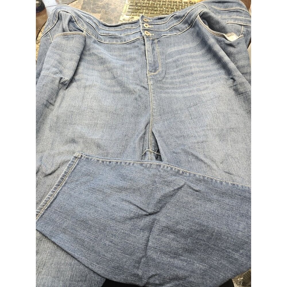 Torrid High Waisted Cropped Blue Jeans Women's Size 28 Stretchy